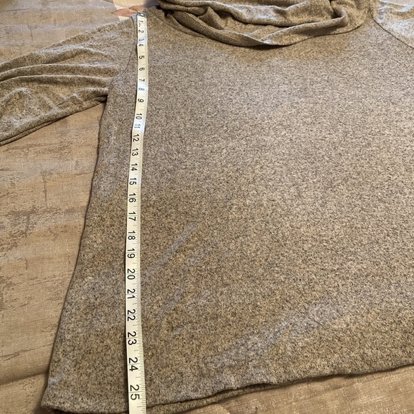 🟢NWOT Light sweater with cowl neck and cuff sleeve - Picture 6 of 6